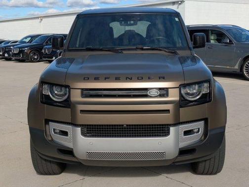 2024 Land Rover Defender P500 SE