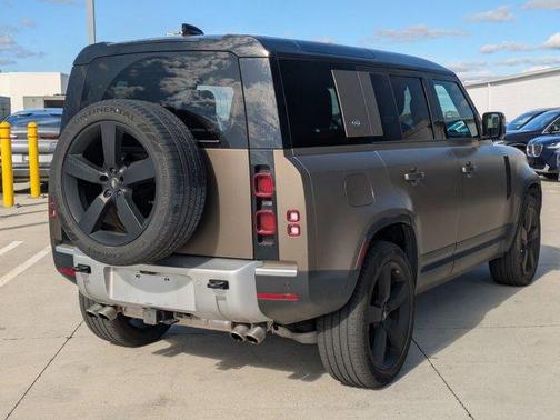 2024 Land Rover Defender P500 SE