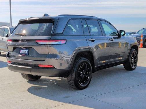 2025 Jeep Grand Cherokee Laredo