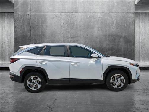 2022 Hyundai TUCSON SE