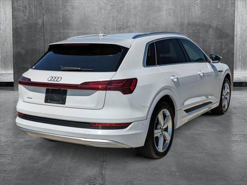 2019 Audi e-tron Premium Plus