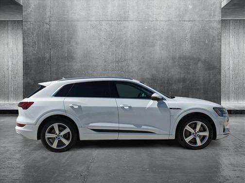 2019 Audi e-tron Premium Plus