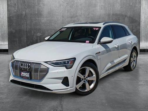 2019 Audi e-tron Premium Plus