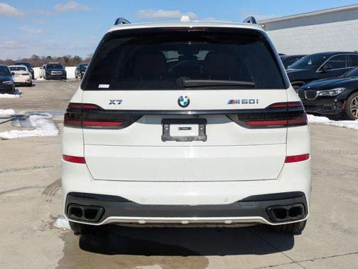 2024 BMW X7 M60i