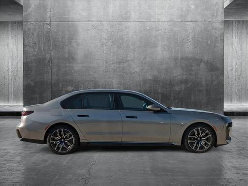 2023 BMW 740 i