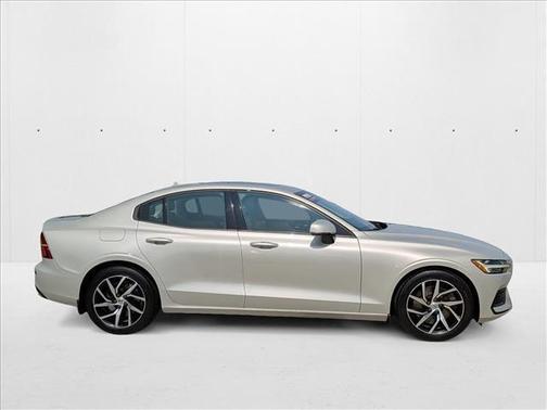 2019 Volvo S60 T6 Momentum
