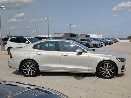 2019 Volvo S60 T6 Momentum