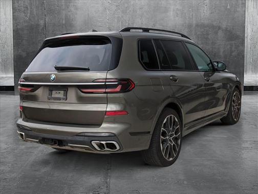2025 BMW X7 M60i