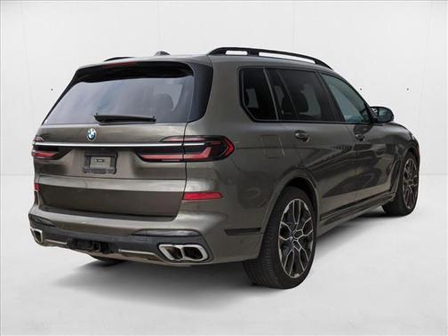 2025 BMW X7 M60i