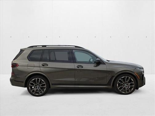 2025 BMW X7 M60i