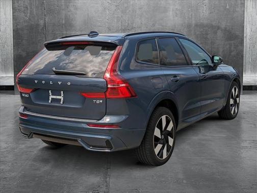 2025 Volvo XC60 Plug-In Hybrid T8 Plus