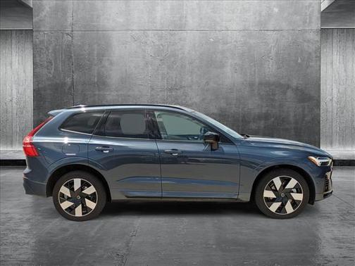 2025 Volvo XC60 Plug-In Hybrid T8 Plus