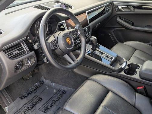 2022 Porsche Macan Base