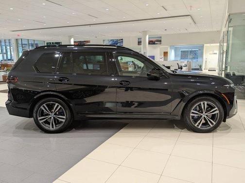 2025 BMW X7 M60i