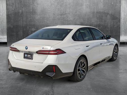 2024 BMW i5 M60