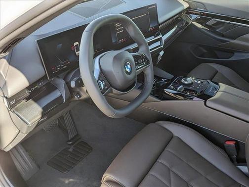 2025 BMW 530 i xDrive