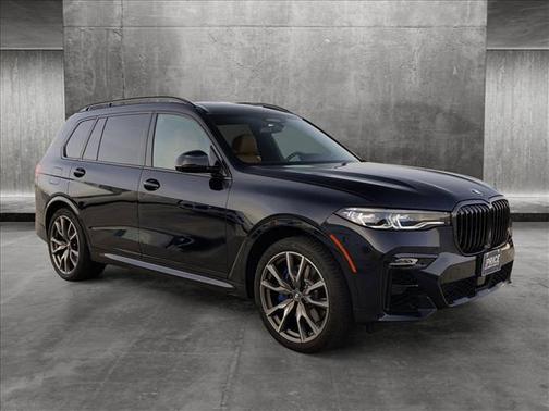 Photo 3 of 27 of 2022 BMW X7 M50i