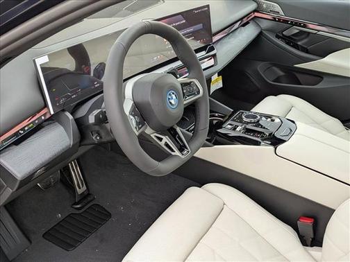 2026 BMW 550e xDrive