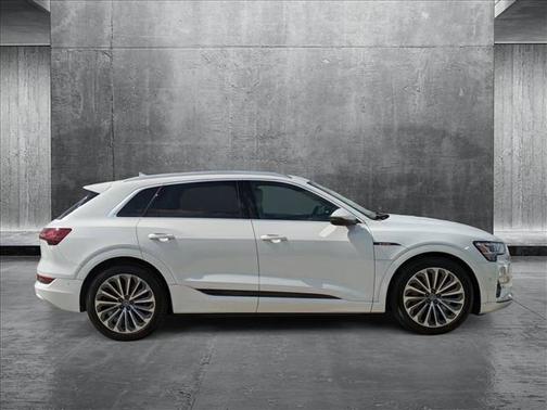 2019 Audi e-tron Prestige