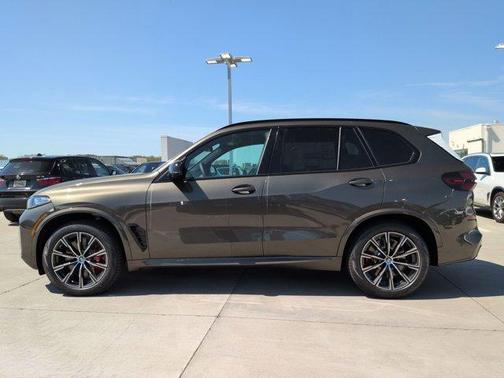 Manhattan Green Metallic 2026 BMW X5 M60i