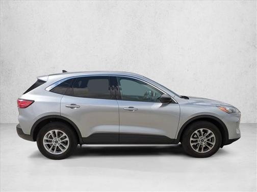 Iconic Silver Metallic 2022 Ford Escape SE