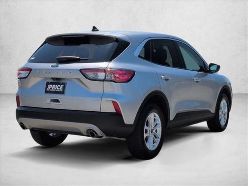 Iconic Silver Metallic 2022 Ford Escape SE