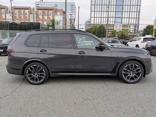 2023 BMW X7 M60i