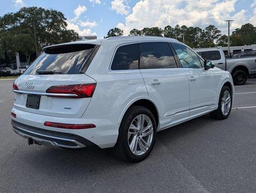 2023 Audi Q7 55 Premium Plus