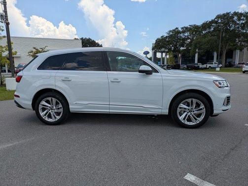 2023 Audi Q7 55 Premium Plus