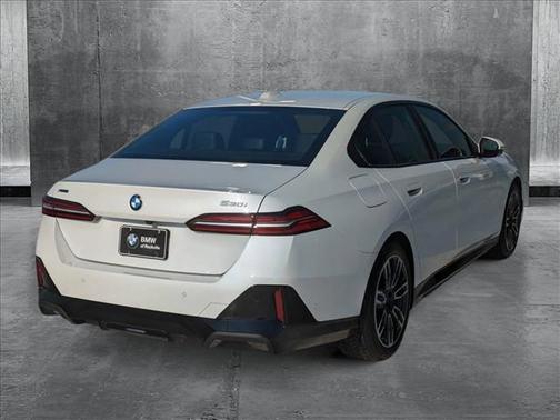 2025 BMW 530 i xDrive