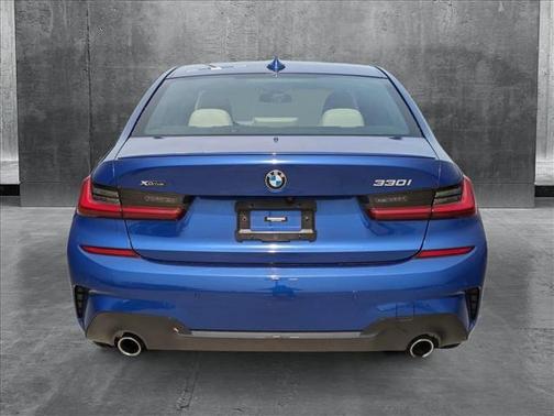 2022 BMW 330 i xDrive
