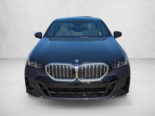 Dark Graphite Metallic 2027 BMW 550e 550E XDRIVE