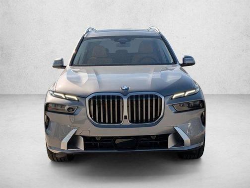 Gray Metallic 2026 BMW X7 xDrive40i