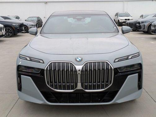 2025 BMW 740 i xDrive