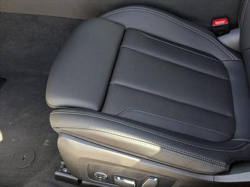 2025 BMW 330 i xDrive
