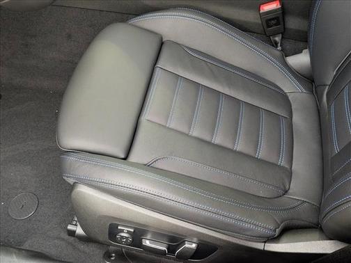 2025 BMW 330 i xDrive