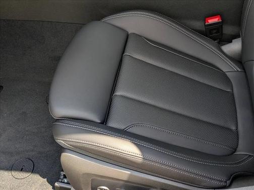 2025 BMW 330 i xDrive