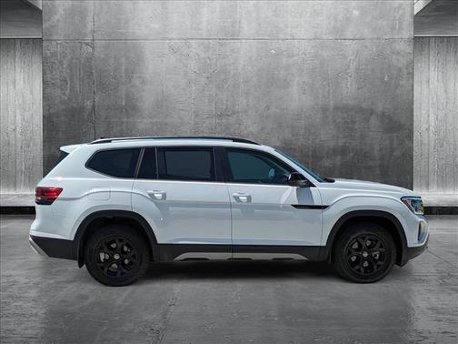 2024 Volkswagen Atlas 2.0T Peak Edition SE w/Technology