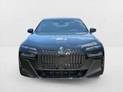 2026 BMW 750e xDrive