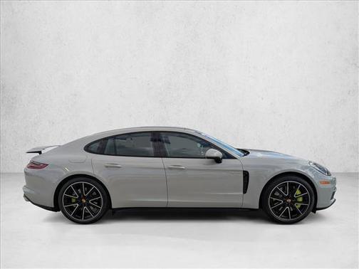 2018 Porsche Panamera 4