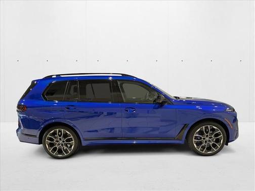 2025 BMW X7 M60i