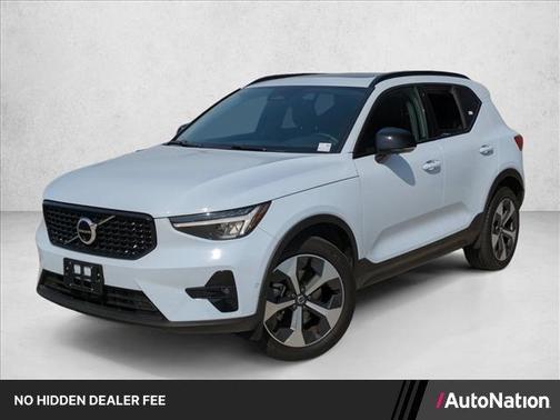 Cloud 9 White 2024 Volvo XC40 B5 Plus Dark Theme