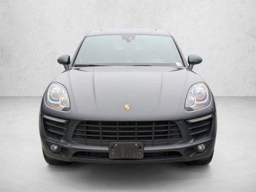 Volcano Grey Metallic 2018 Porsche Macan