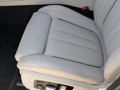 Alpine White 2026 BMW X7 xDrive40i