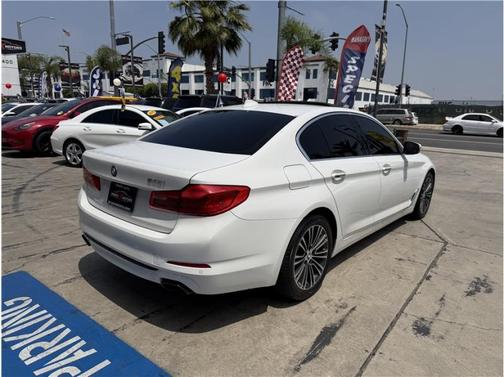 Alpine White 2018 BMW 540 540i Sedan 4D