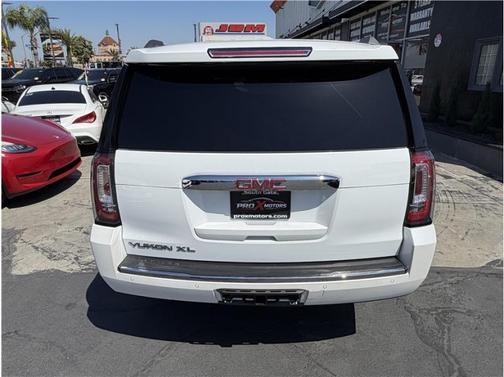 White 2017 GMC Yukon XL Denali