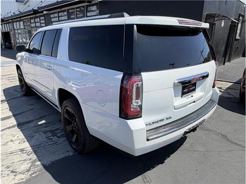 White 2017 GMC Yukon XL Denali