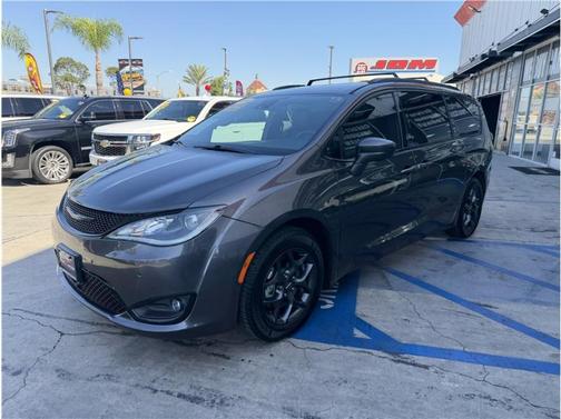 Granite Crystal Metallic Clearcoat 2019 Chrysler Pacifica Touring-L Plus