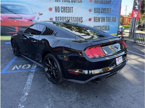 2020 Ford Mustang EcoBoost
