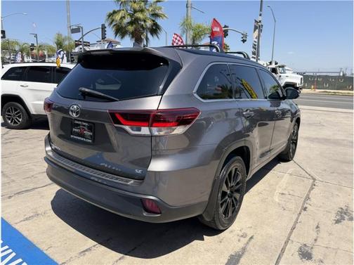 Predawn Gray Mica 2019 Toyota Highlander SE